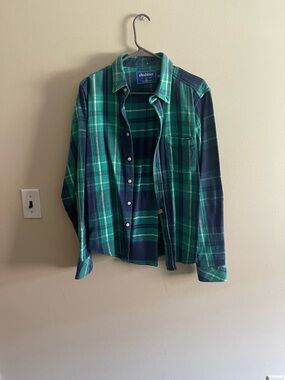 chubbies Green and Navy Plaid Long-Sleeve Button-Up Shirt